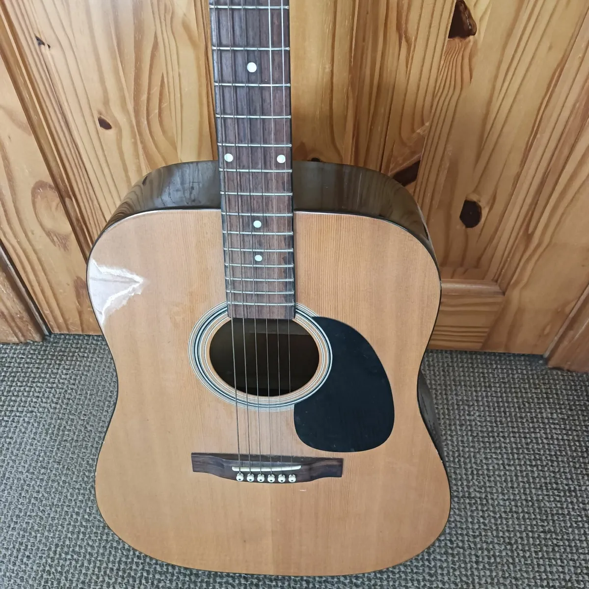 Acoustic guitar - Image 1