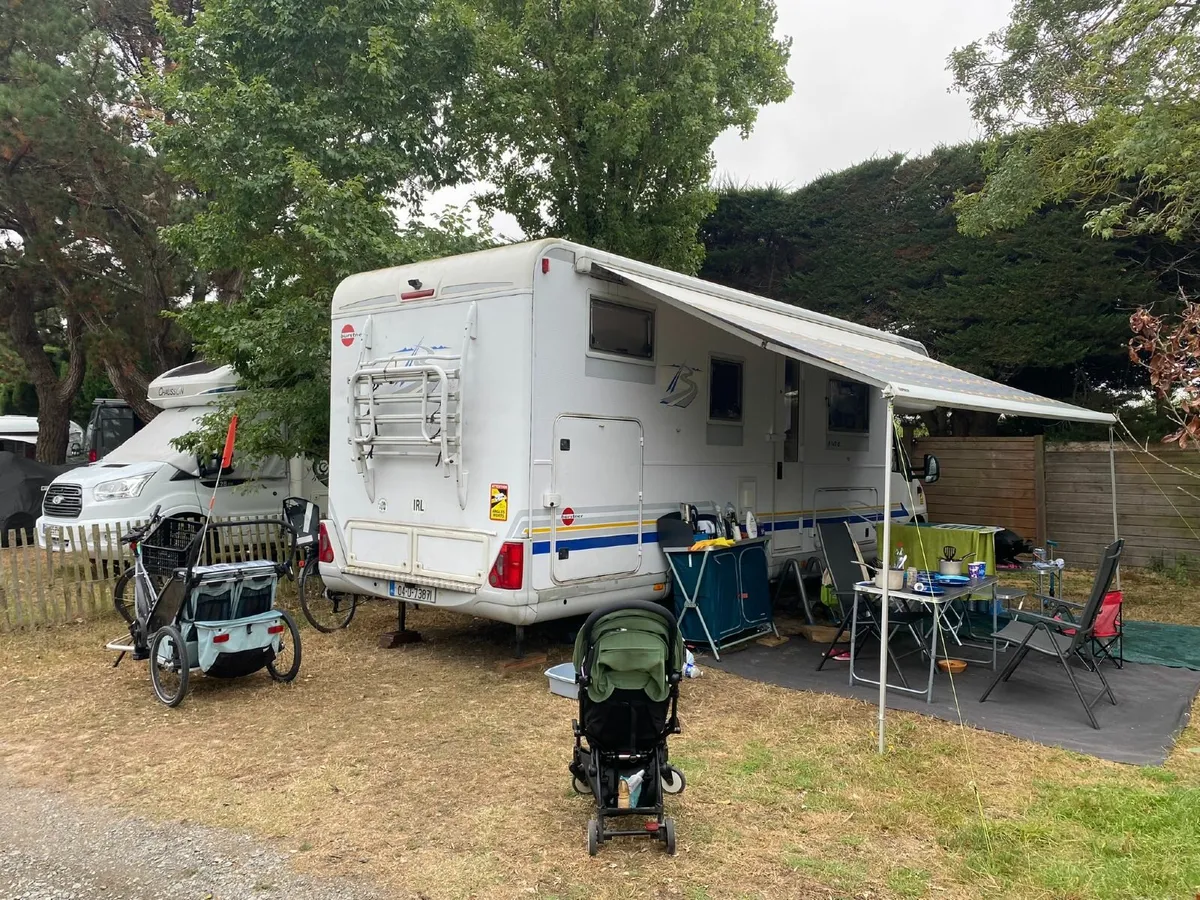 2004 Burstner A747-2, 6–7 Berth Motorhome - Image 3