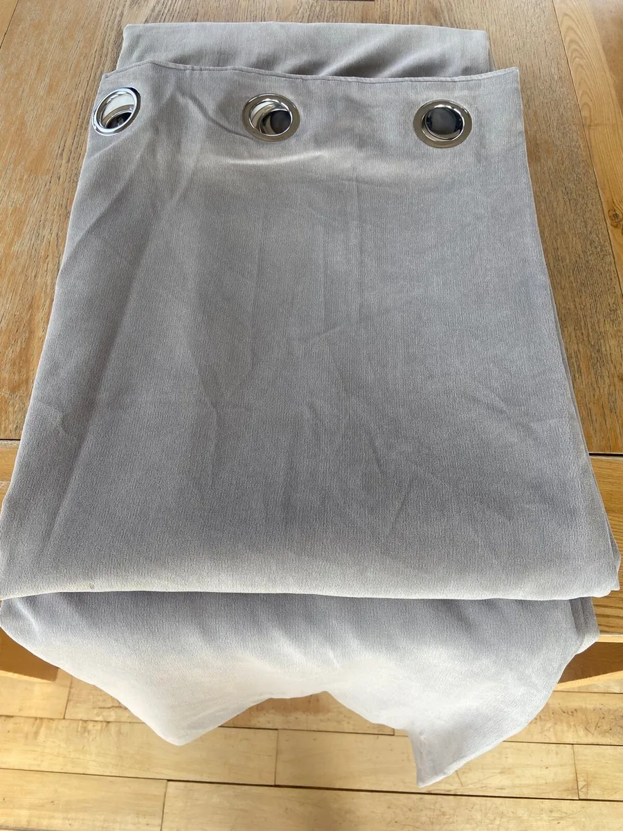 LIGHT SOFT GREY EYELET CURTAINS
