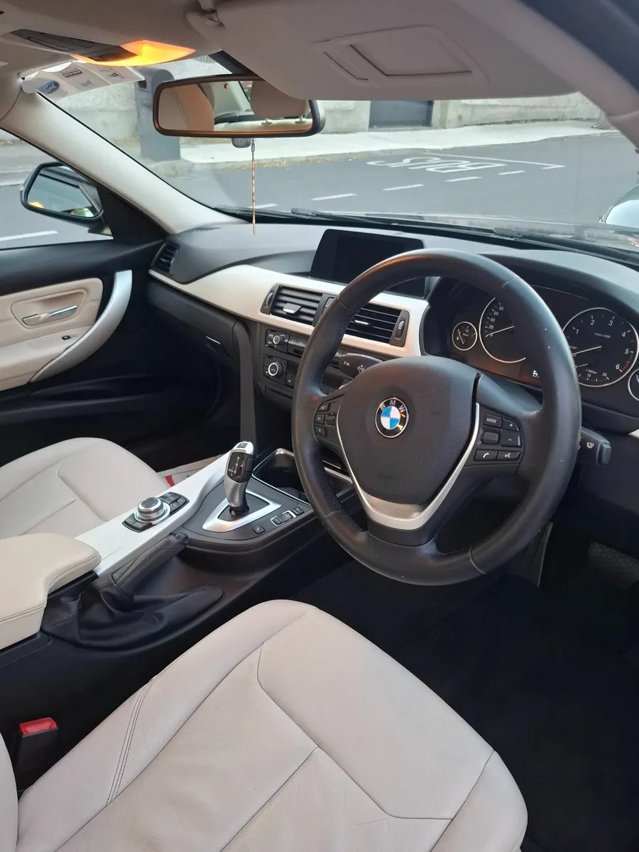 BMW 3-Series 2015 - Image 2