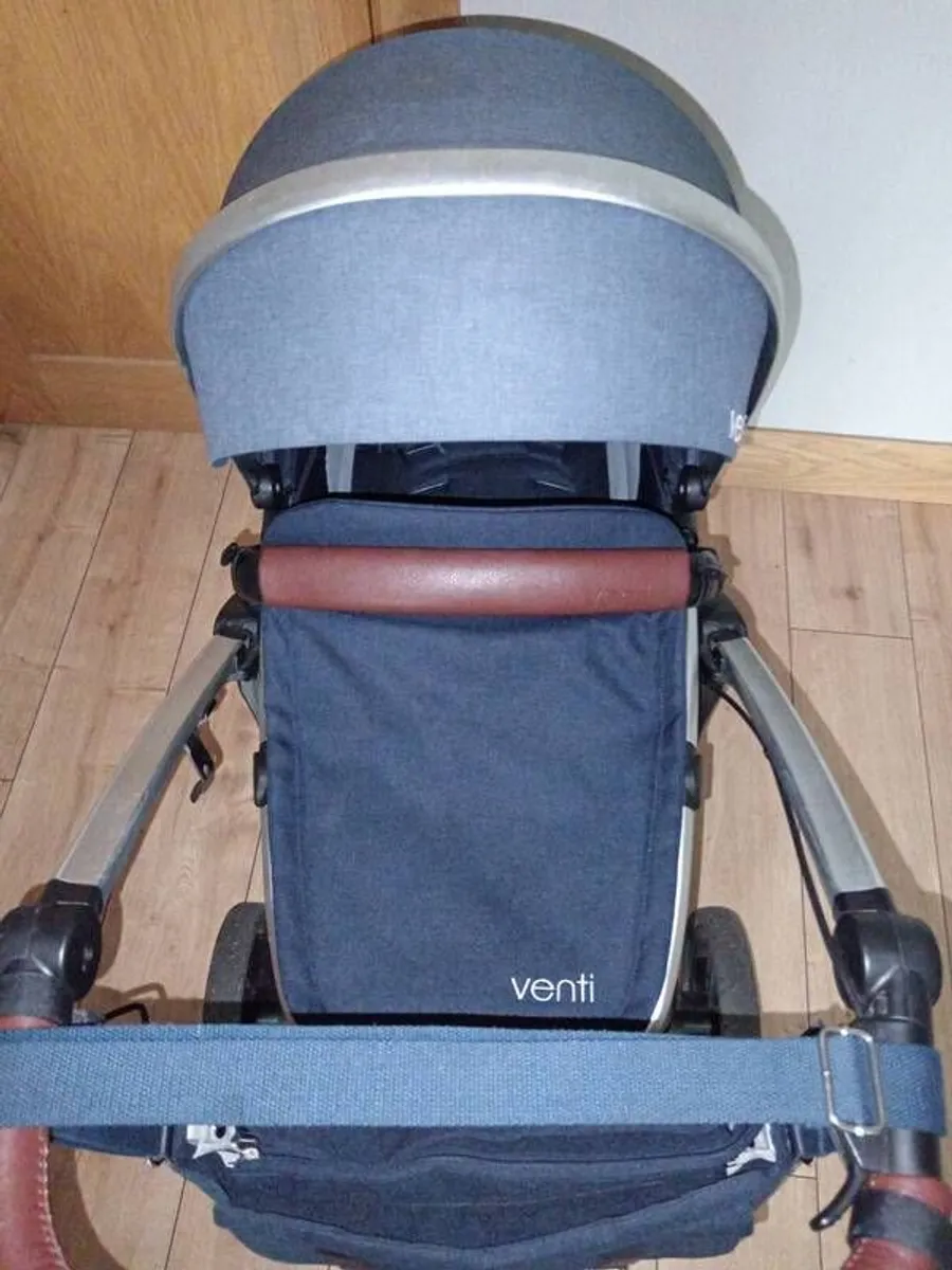Venti Pram and Matching Baby Bag - Image 3