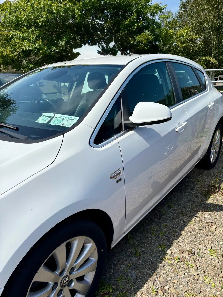 Opel Astra 2011 - Image 4