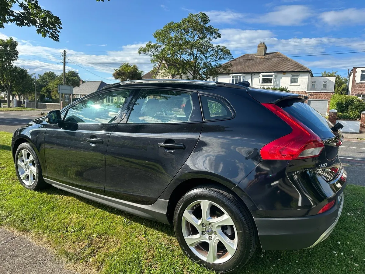 Volvo v40 cross country 2014 - Image 2