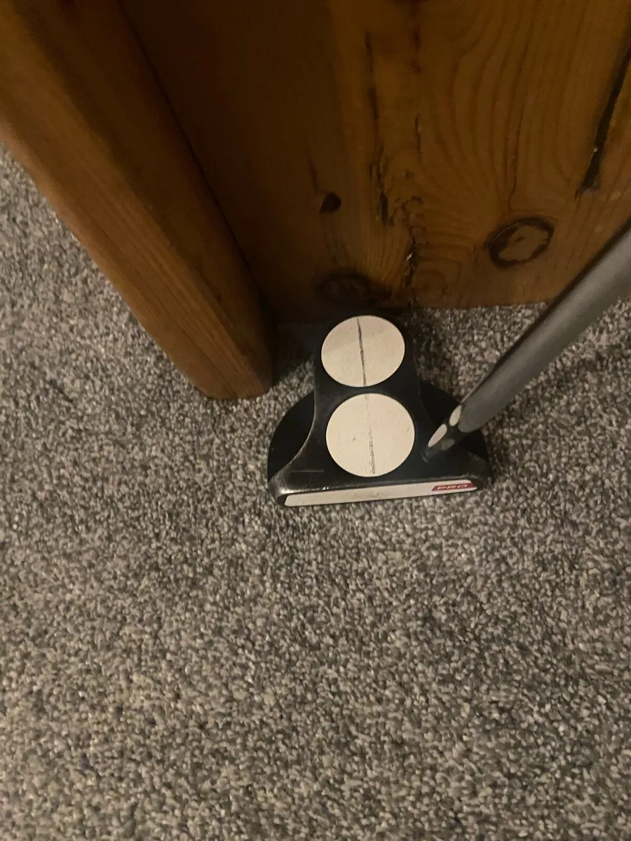 Odyssey 2-ball putter with magnetic headcover - Image 3
