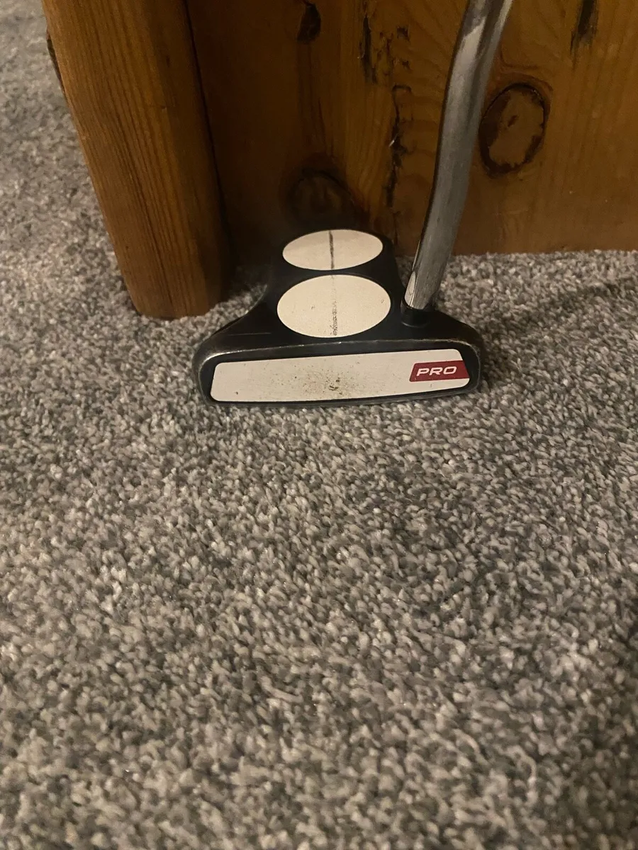Odyssey 2-ball putter with magnetic headcover - Image 4