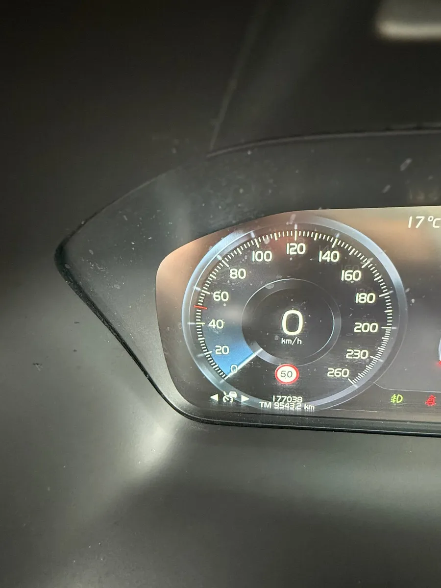 Volvo XC90 2019 - Image 2