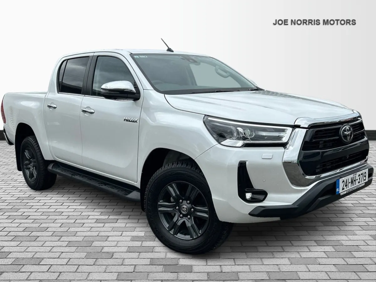 Toyota Hilux 2.4 DIESEL 4X4 CREW CAB AUTOMATIC - Image 1