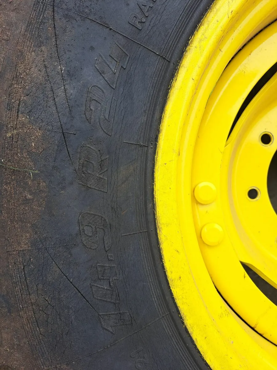 Tractor wheels - Image 3