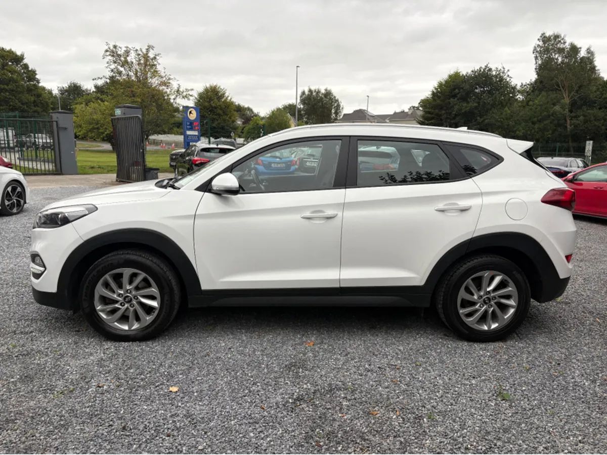 Hyundai Tucson 1.7 CRDI SE NAV BL/DR 5 5DR// IMMAC - Image 4