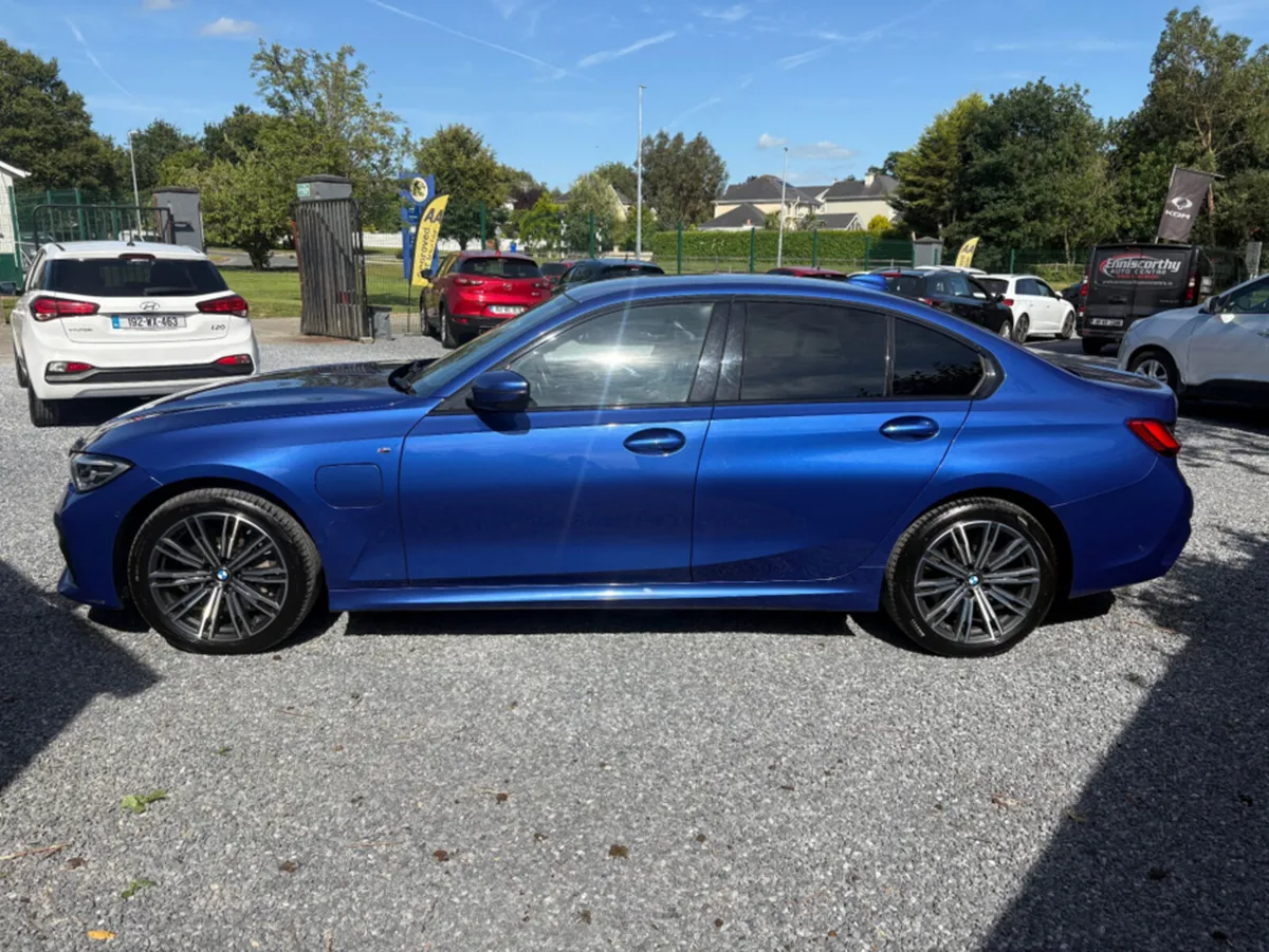 BMW 3-Series 330e M SPORT AUTO PLUG IN HYBRID// IM - Image 4