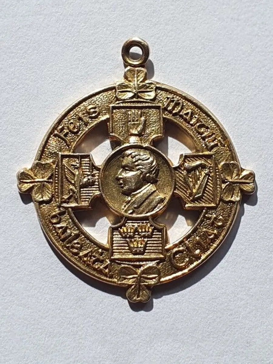 Gold Irish Medal - Image 3