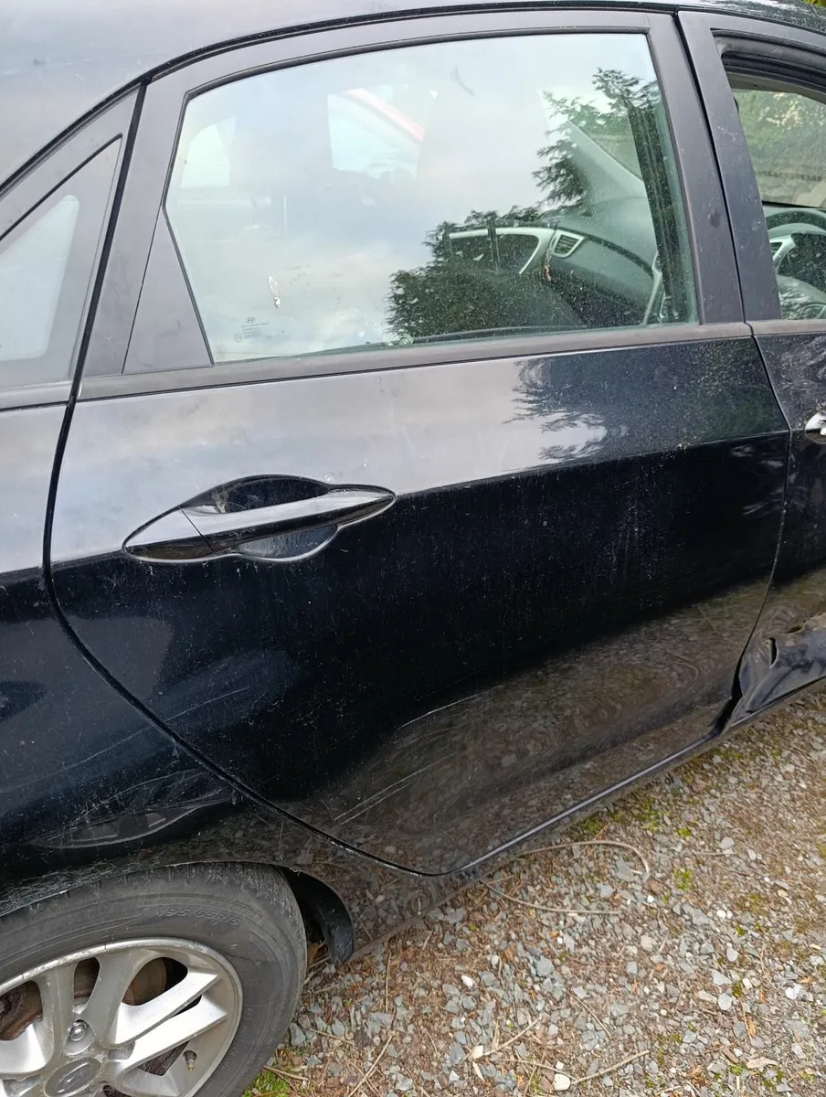 Hyundai i30, Passat B7 - Image 3