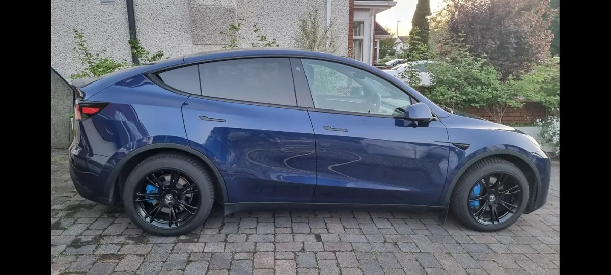 Tesla Model Y 2023 - Image 1