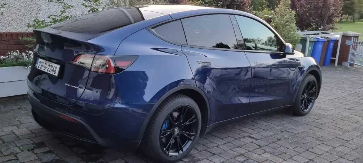 Tesla Model Y 2023 - Image 2