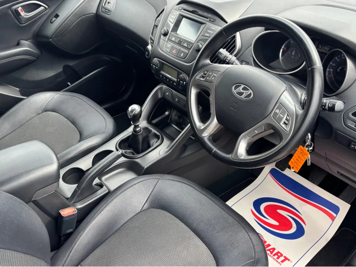 Hyundai ix35 1.7 EXECUTIVE 4DR - Image 2