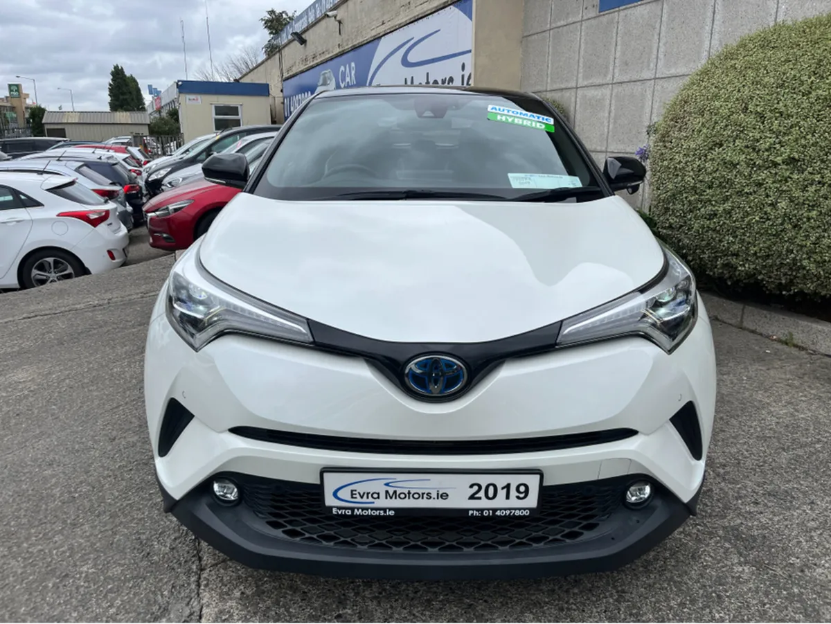 Toyota C-HR SOL AUTOMATIC HYBRID 1.8 PETROL //HIGH - Image 2