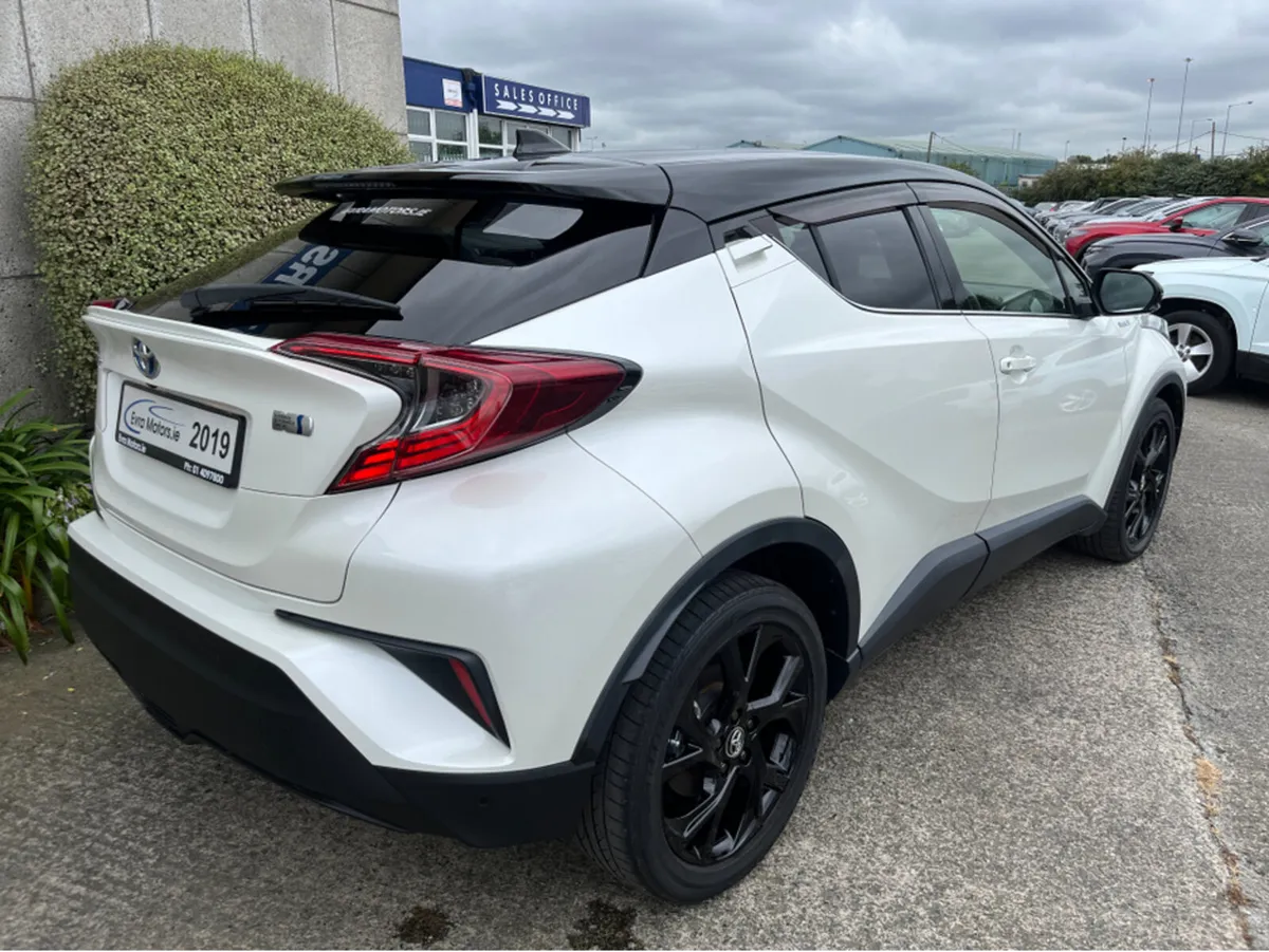 Toyota C-HR SOL AUTOMATIC HYBRID 1.8 PETROL //HIGH - Image 4