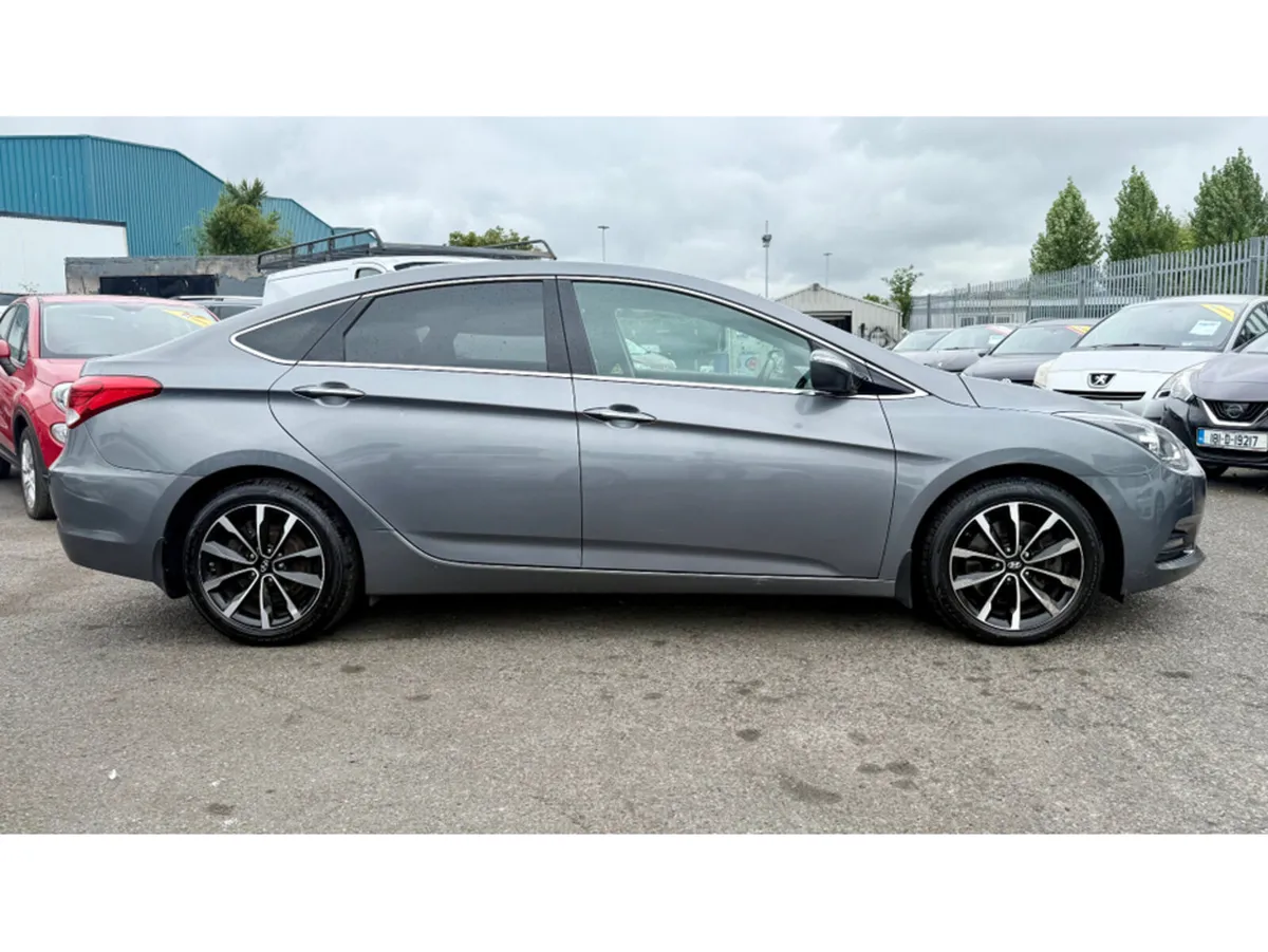 Hyundai i40 SALON EXECUTIVE 4DR ** NEWER FACELIFT - Image 4
