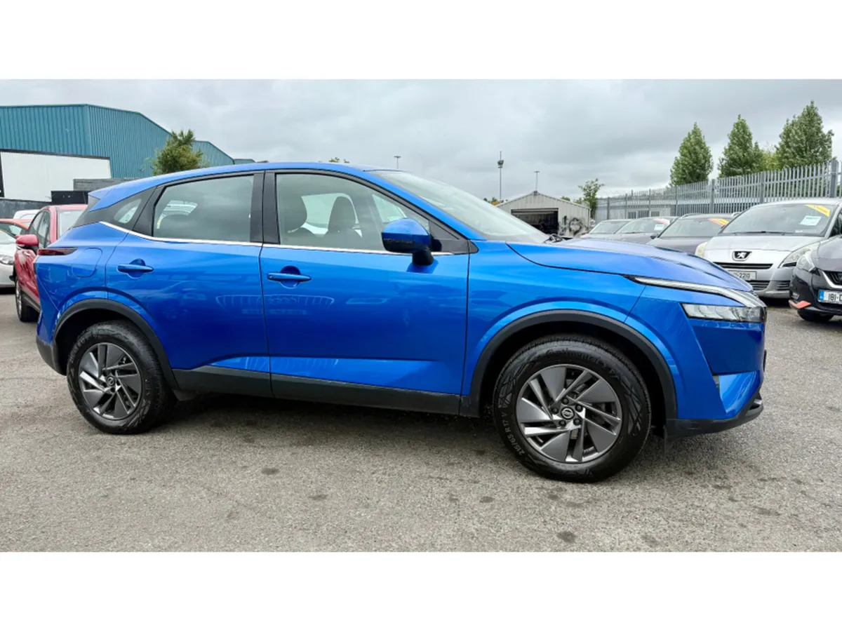 Nissan Qashqai 1.3 SV ** TOP SPEC IRISH CAR **  LO - Image 4