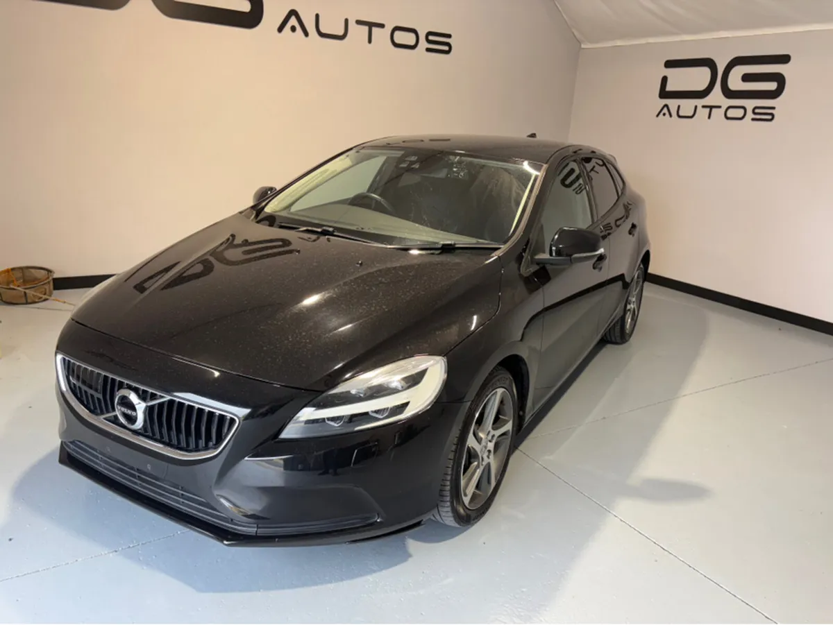 Volvo V40 T3 - LOW KMS - GREAT SPEC - Image 2