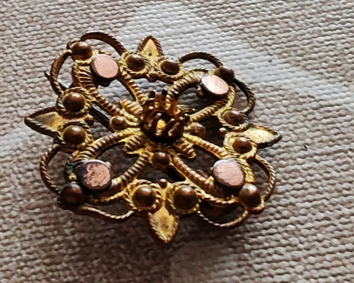 Retro brooch - Image 1