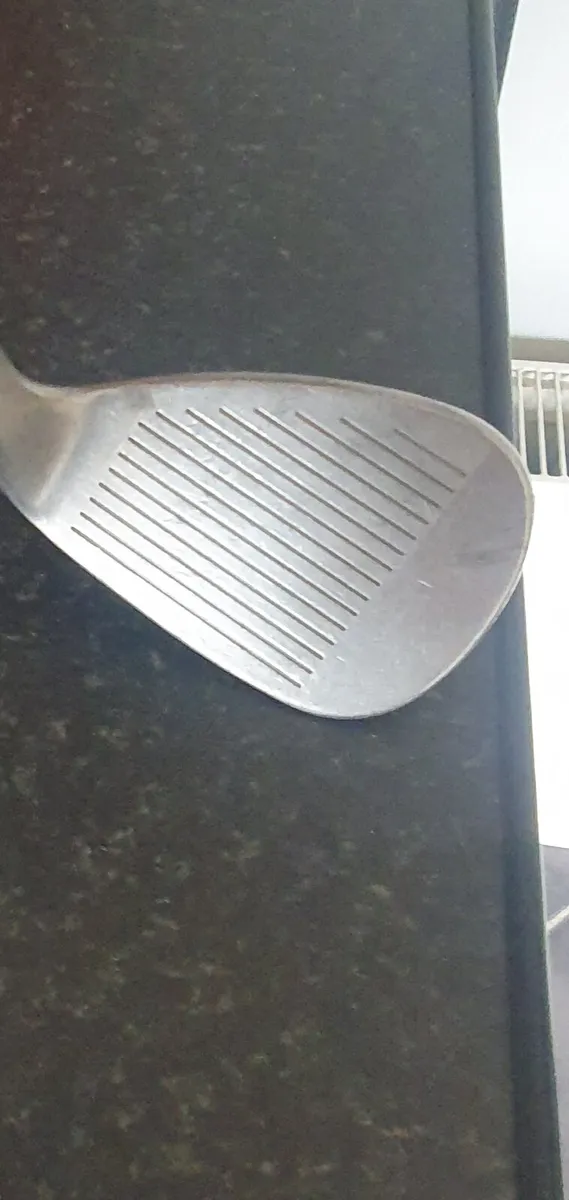 LEFT HANDED TAYLORMADE TP 52o WEDGE - Image 2
