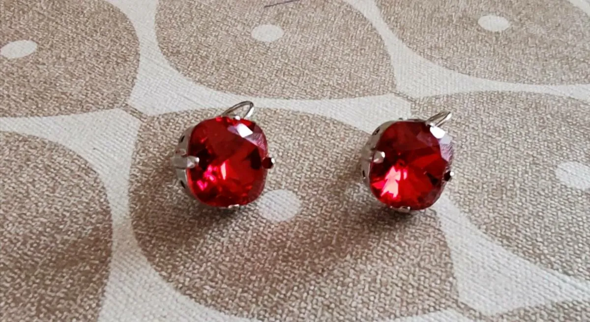 Red glass earrings - Image 1