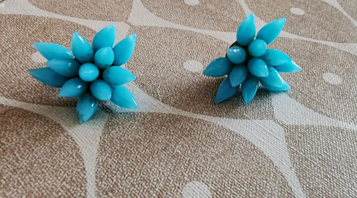 Retro clip on earrings - Image 1