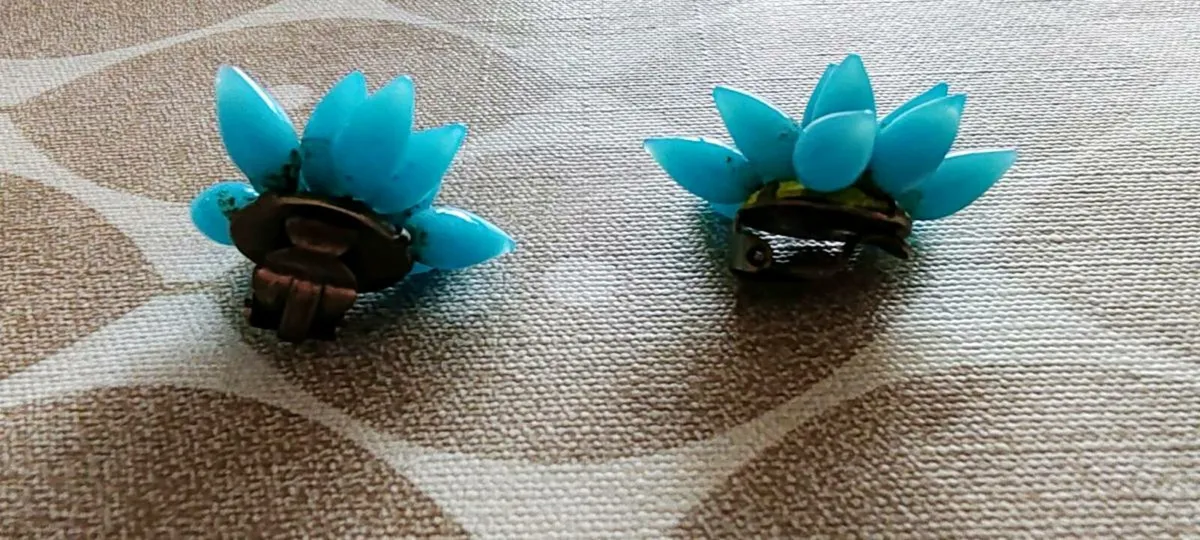 Retro clip on earrings - Image 2