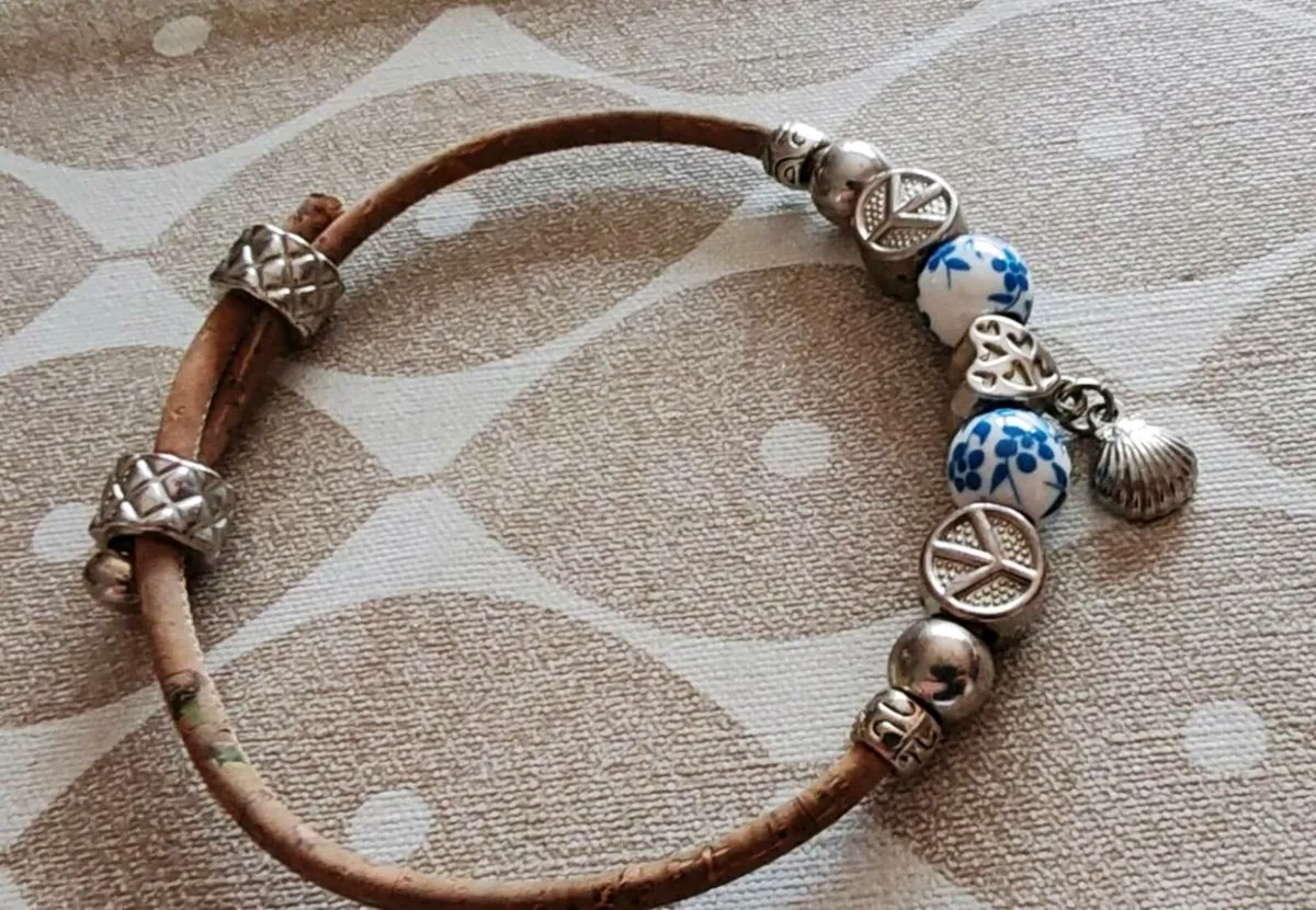 Bracelet with ceramic beads - Image 1