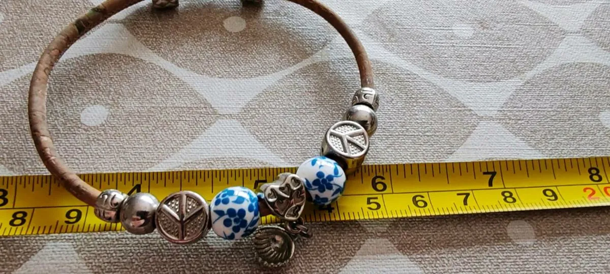 Bracelet with ceramic beads - Image 2