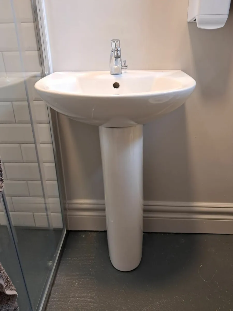 Bathroom Sink x3 and Toilet x3 - Image 3