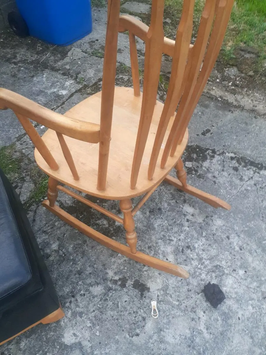 Lovely rocking chair - Image 1