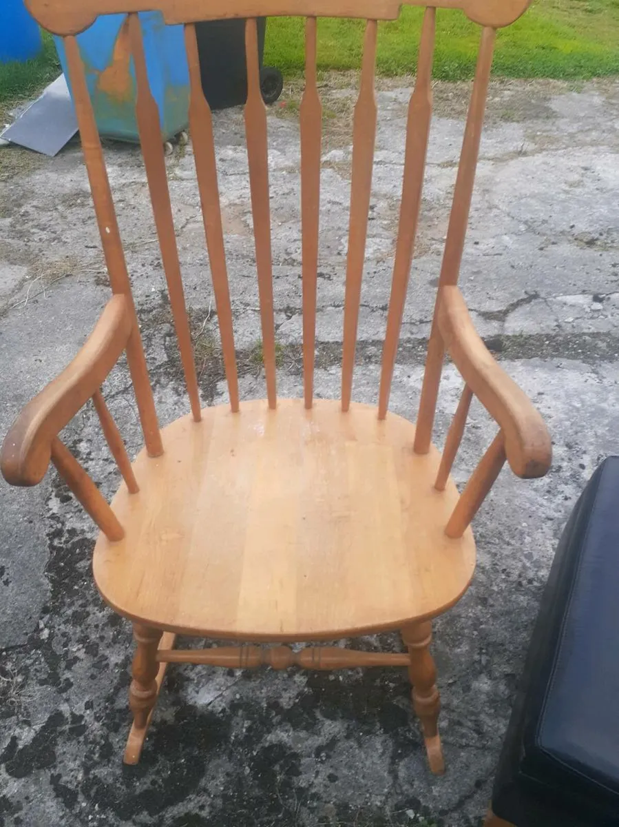 Lovely rocking chair - Image 3