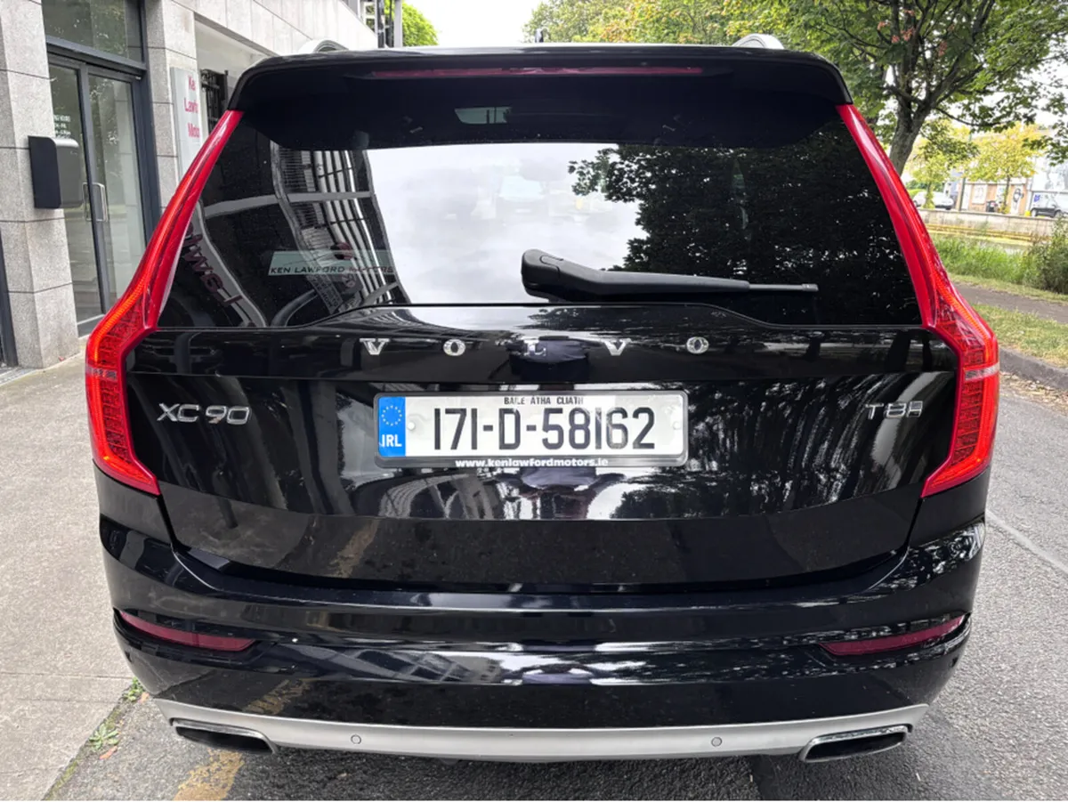 Volvo XC90 2.0 T8 MOMENTUM PAN ROOF 7 SEAT - Image 4