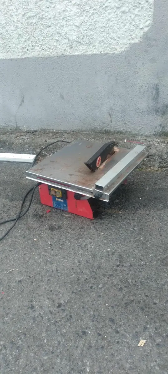 2 tile cutter electric working perfect - Image 2