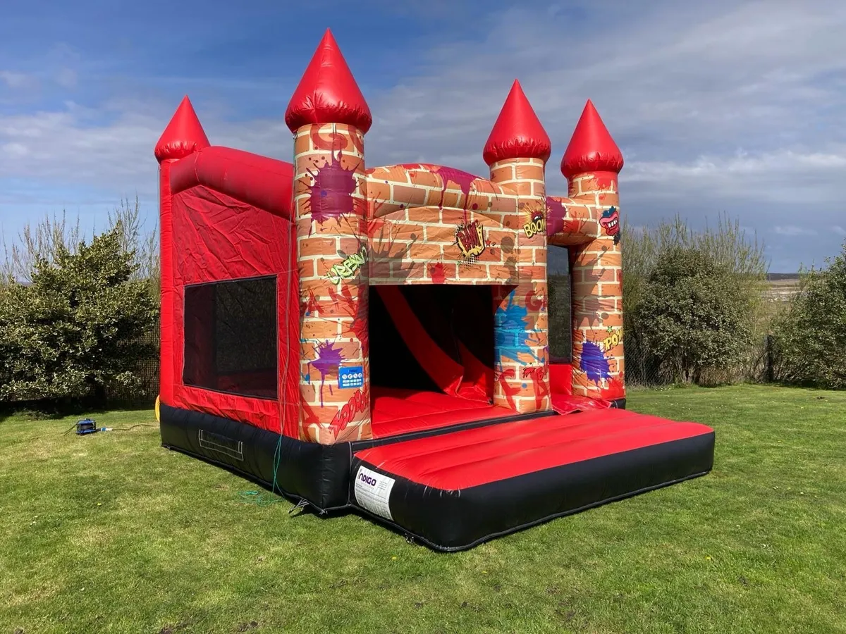 Bouncy castle - Image 1
