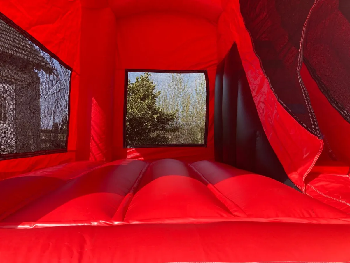 Bouncy castle - Image 4