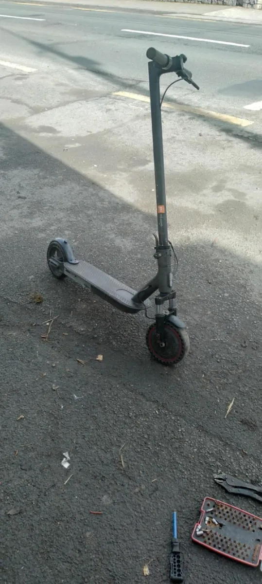 4 electric scooter read add priced - Image 3