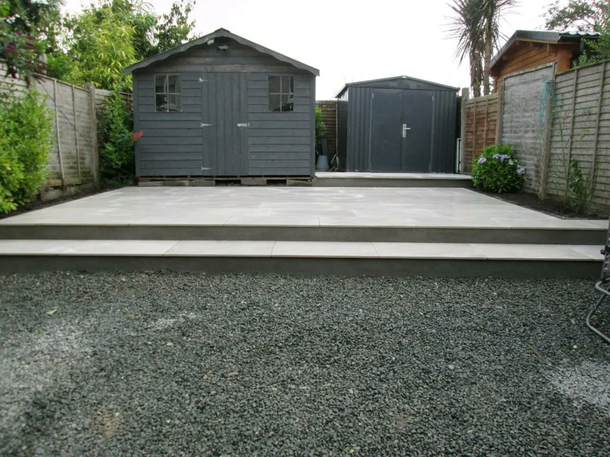 LAKESIDE LANDSCAPING AND PAVING - Image 1