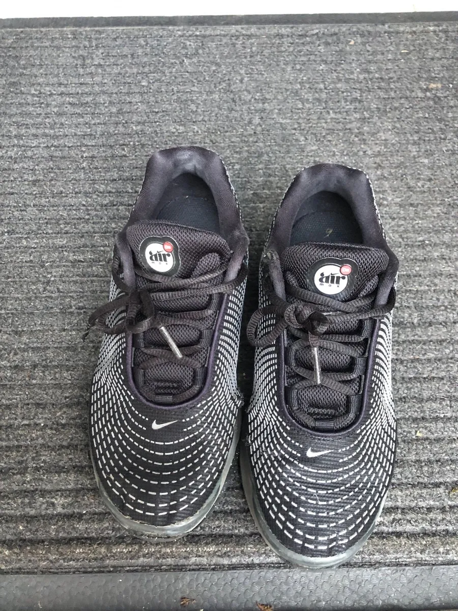 Boys Airmax trainers size 4.5 €40 - Image 1