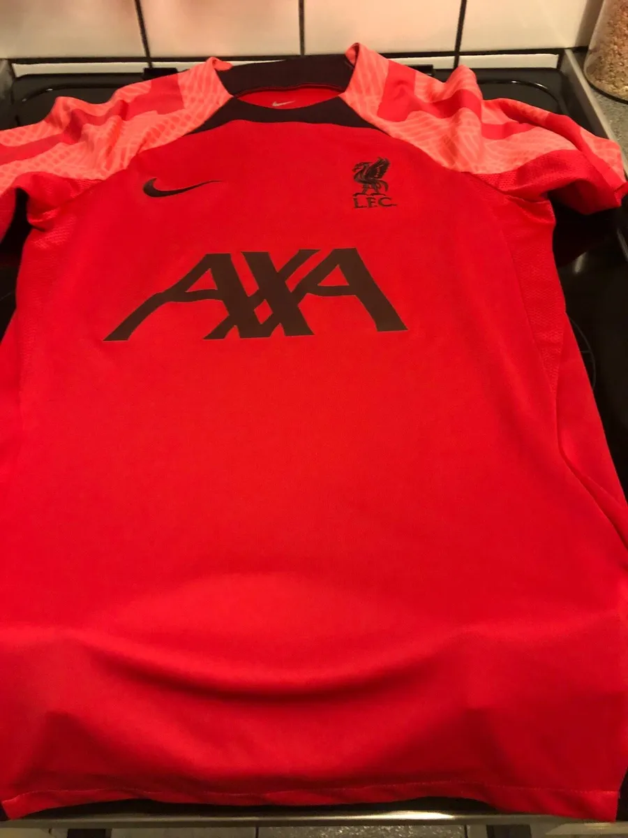 Boys Liverpool jersey size xs €20 - Image 1