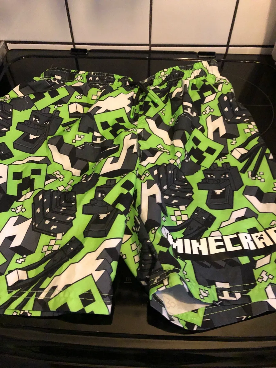 Boys Minecraft shorts age 10/11 €3 - Image 1
