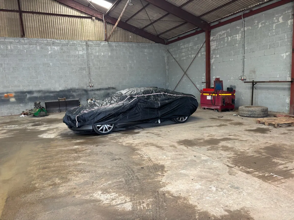Aston Martin db9 - Image 4