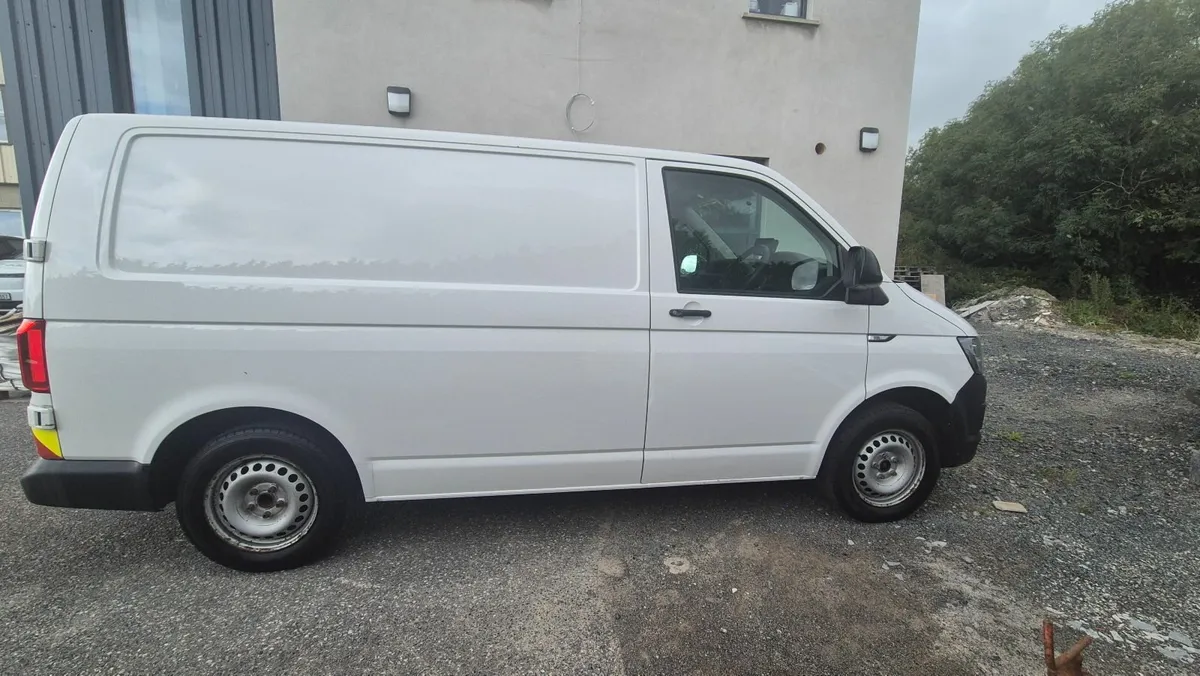 Volkswagen Transporter 2018 - Image 3