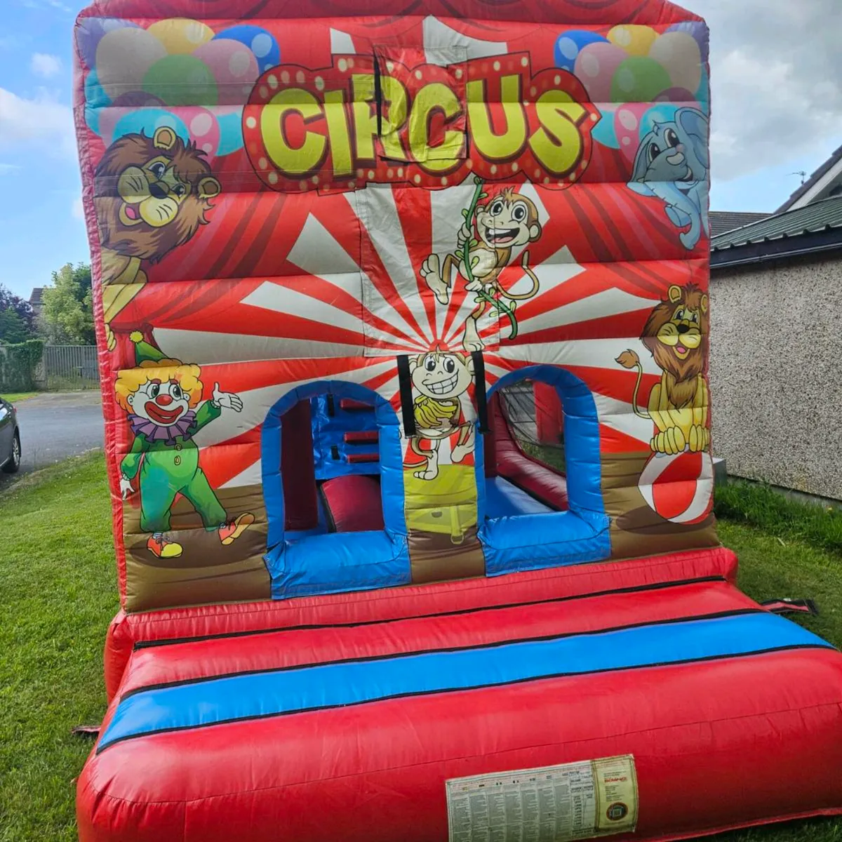 Bouncy castle - Image 2