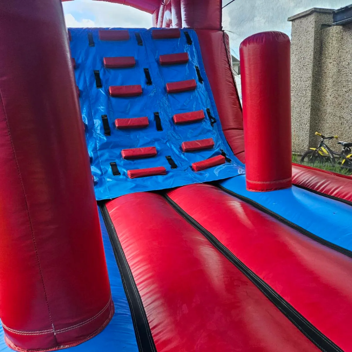 Bouncy castle - Image 3