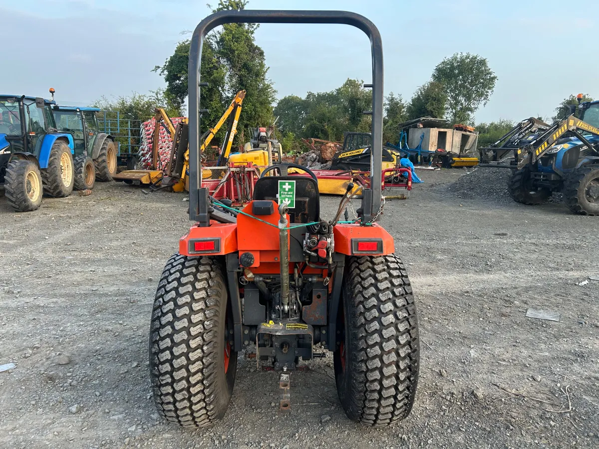 Kubota ST30 Compact Tractor - Image 2