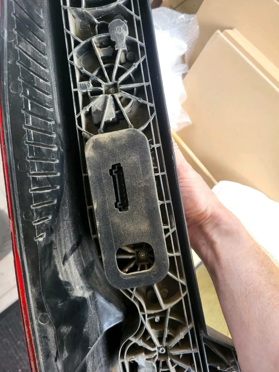 Mercedes sprinter back light 2019 - Image 2