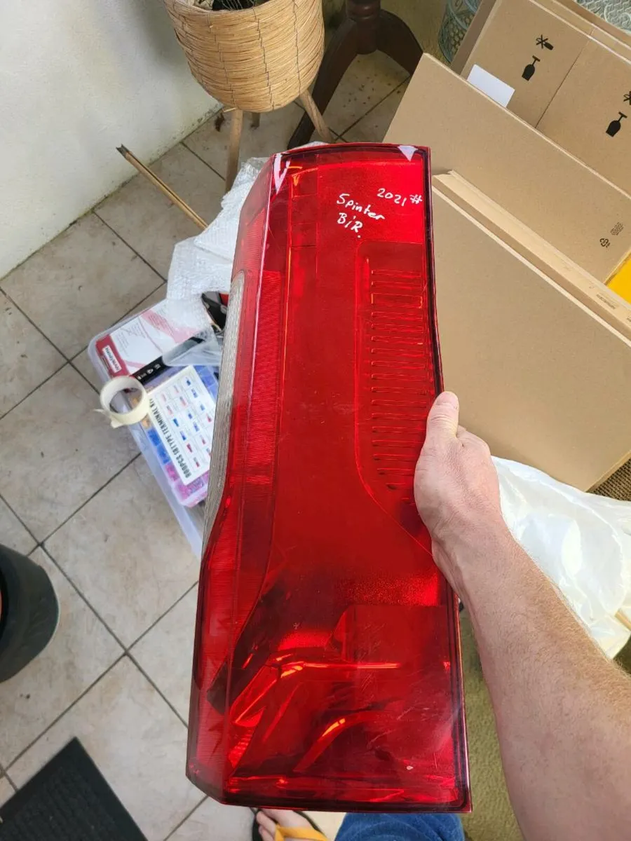 Mercedes sprinter back light 2019 - Image 3